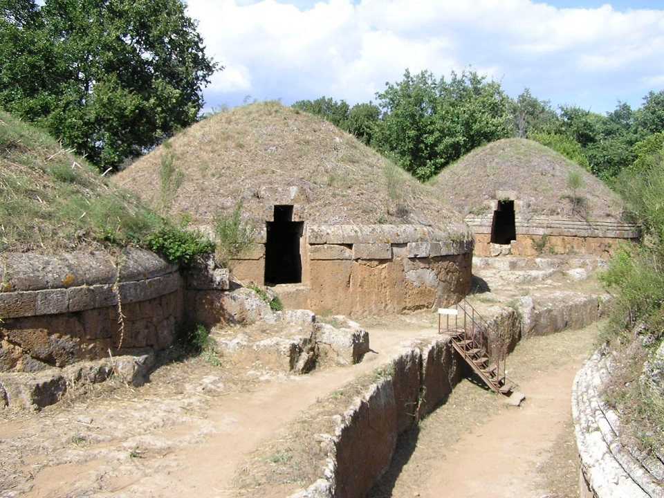 Grobowce Etrusk&oacute;w
